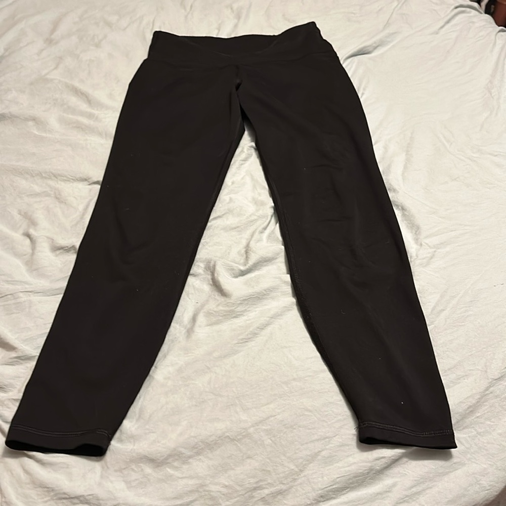 Woman’s old navy 7/8 leggings. Black, size Medium.